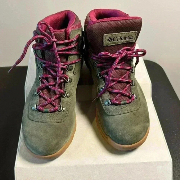 Columbia Women's Newton Ridge
Lightweight Waterproof Hiking Boot Size 10 Green - Picture 10 of 12